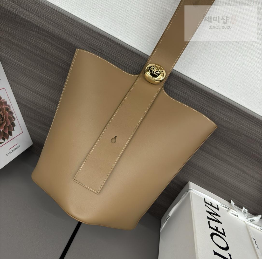 Loewe Loewe Pebble Bucket Medium Bag 3번 이미지