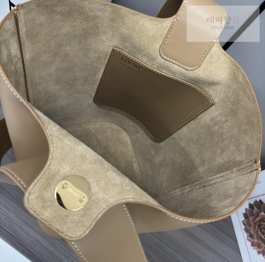 Loewe Loewe Pebble Bucket Medium Bag 4번 이미지