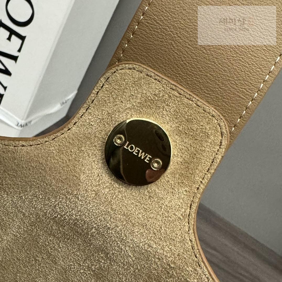 Loewe Loewe Pebble Bucket Medium Bag 23번 이미지