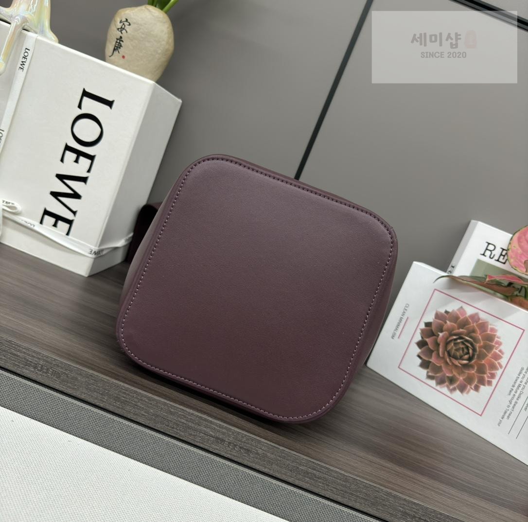 Loewe Loewe Pebble Bucket Medium Bag 9번 이미지