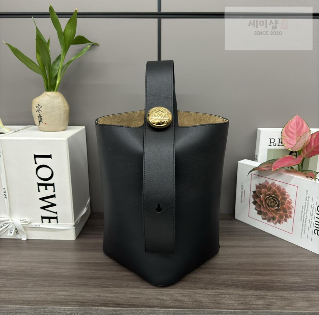 Loewe Loewe Pebble Bucket Medium Bag 14번 이미지