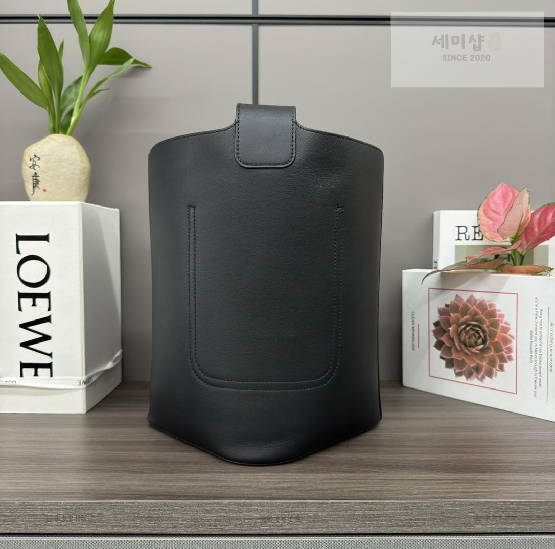 Loewe Loewe Pebble Bucket Medium Bag 15번 이미지