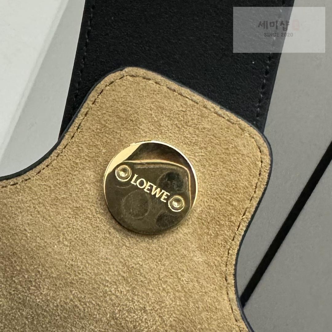 Loewe Loewe Pebble Bucket Medium Bag 24번 이미지