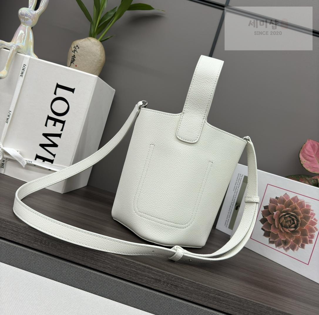 Loewe Loewe Pebble Bucket Mini Bag 1번 이미지