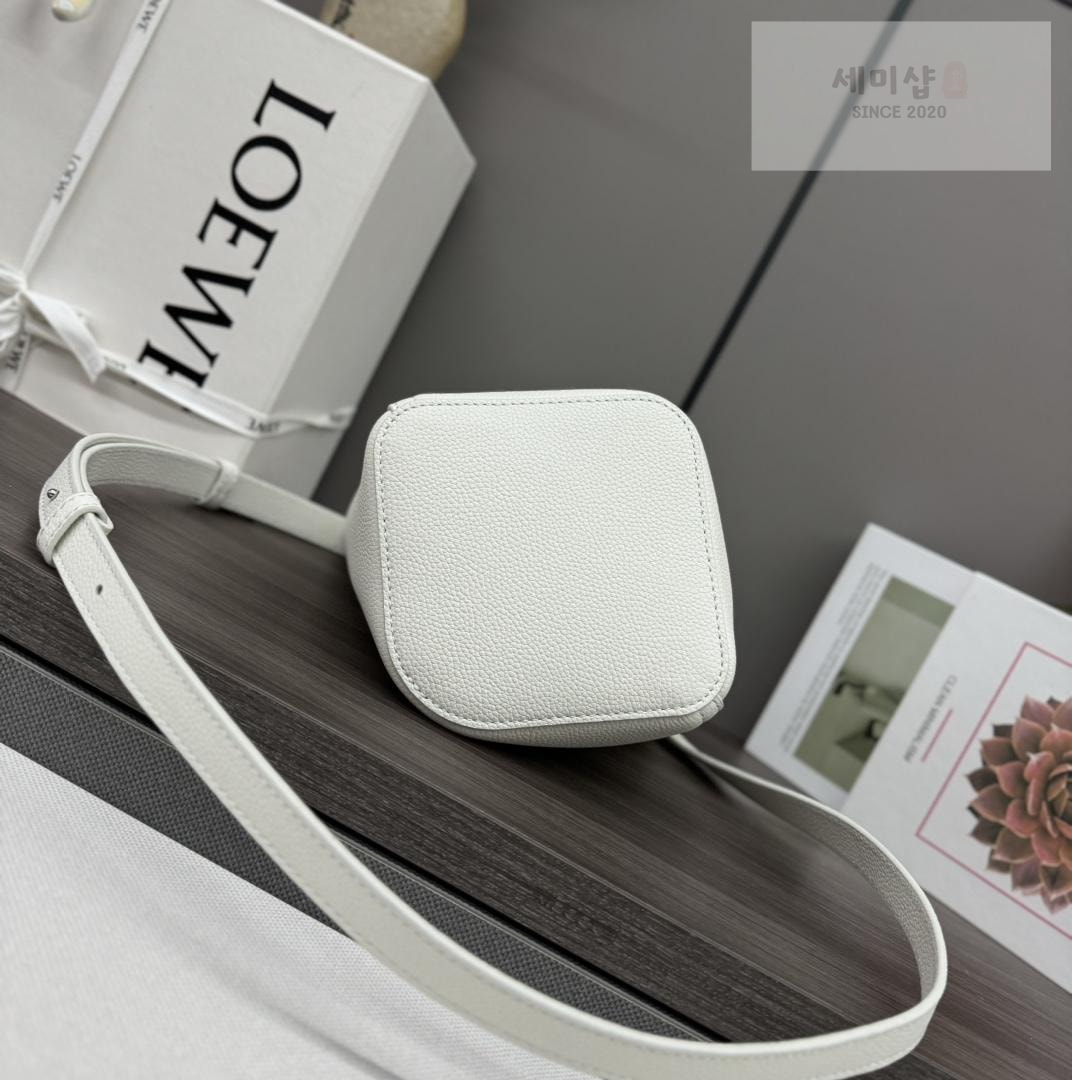 Loewe Loewe Pebble Bucket Mini Bag 3번 이미지