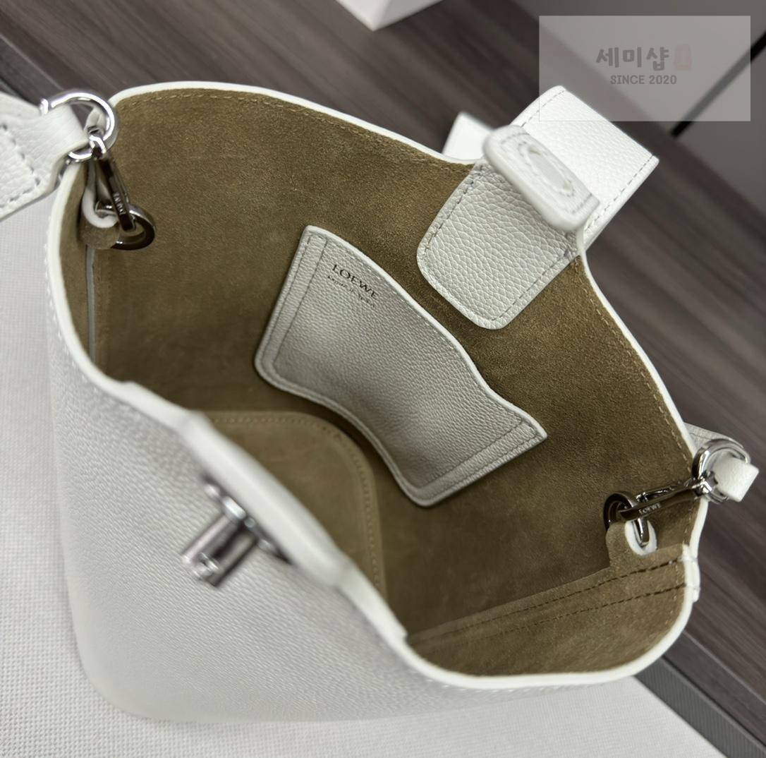 Loewe Loewe Pebble Bucket Mini Bag 48번 이미지