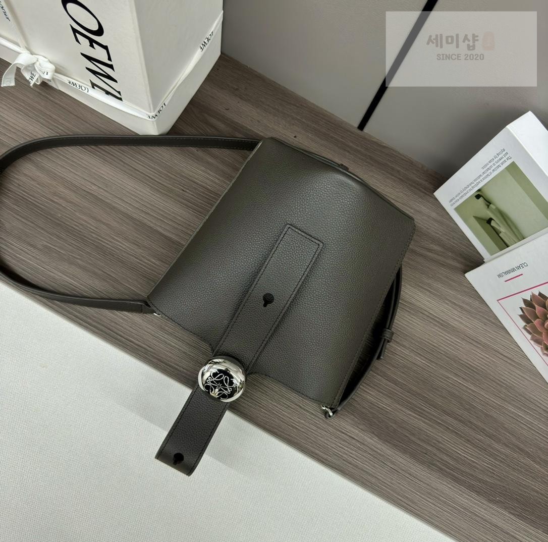 Loewe Loewe Pebble Bucket Mini Bag 8번 이미지