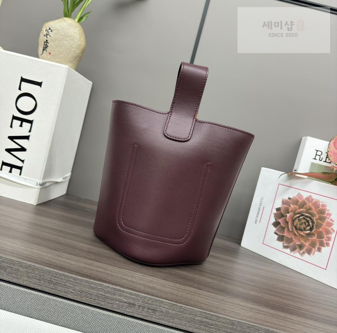 Loewe Loewe Pebble Bucket Mini Bag 20번 이미지