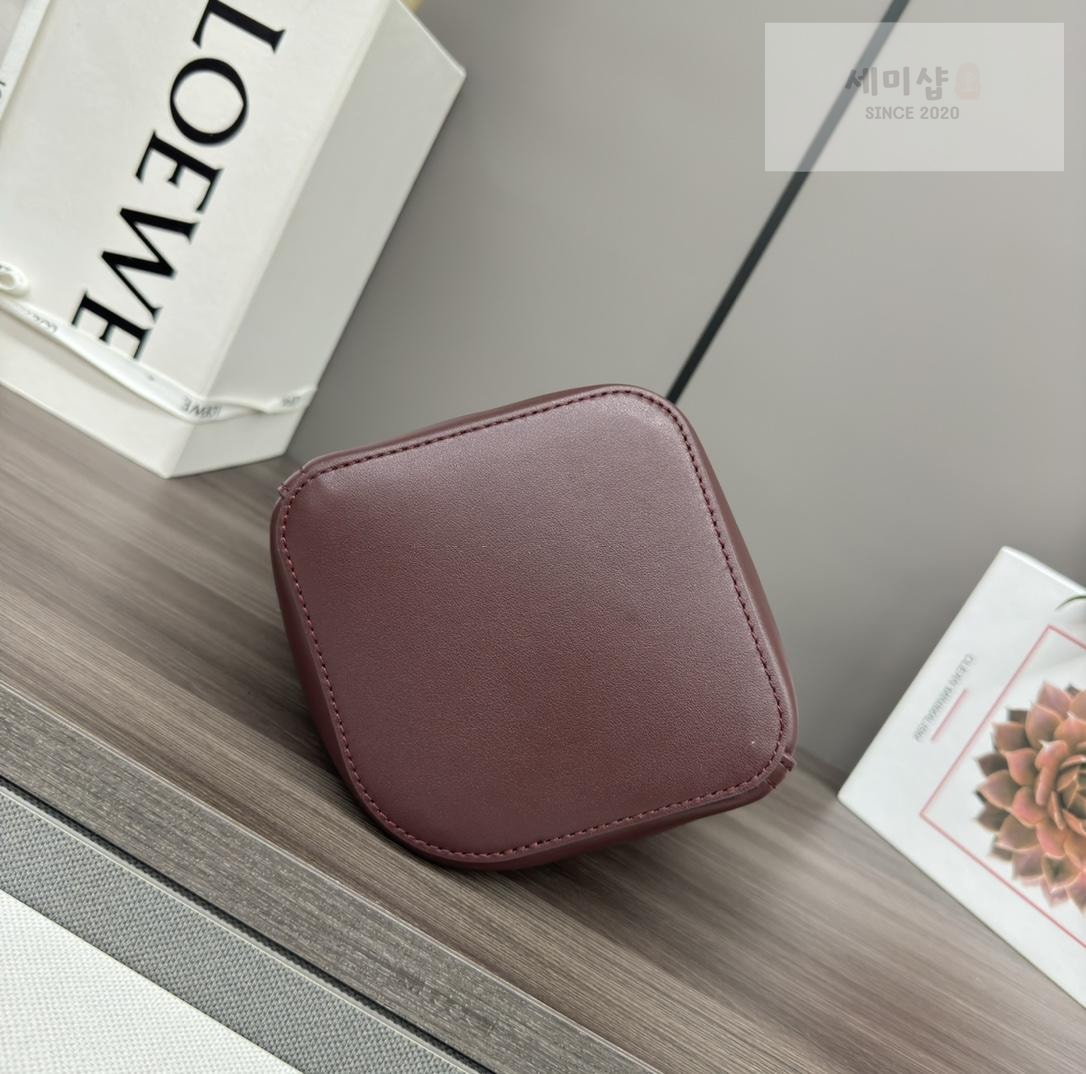 Loewe Loewe Pebble Bucket Mini Bag 22번 이미지