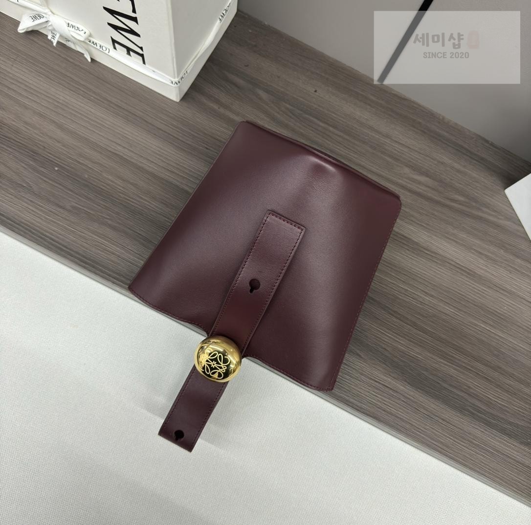 Loewe Loewe Pebble Bucket Mini Bag 23번 이미지
