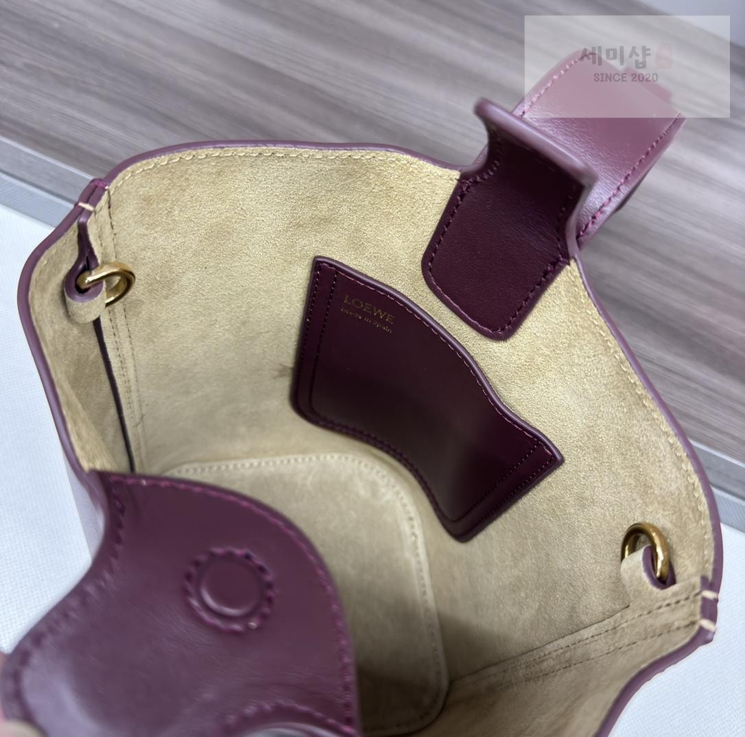 Loewe Loewe Pebble Bucket Mini Bag 26번 이미지