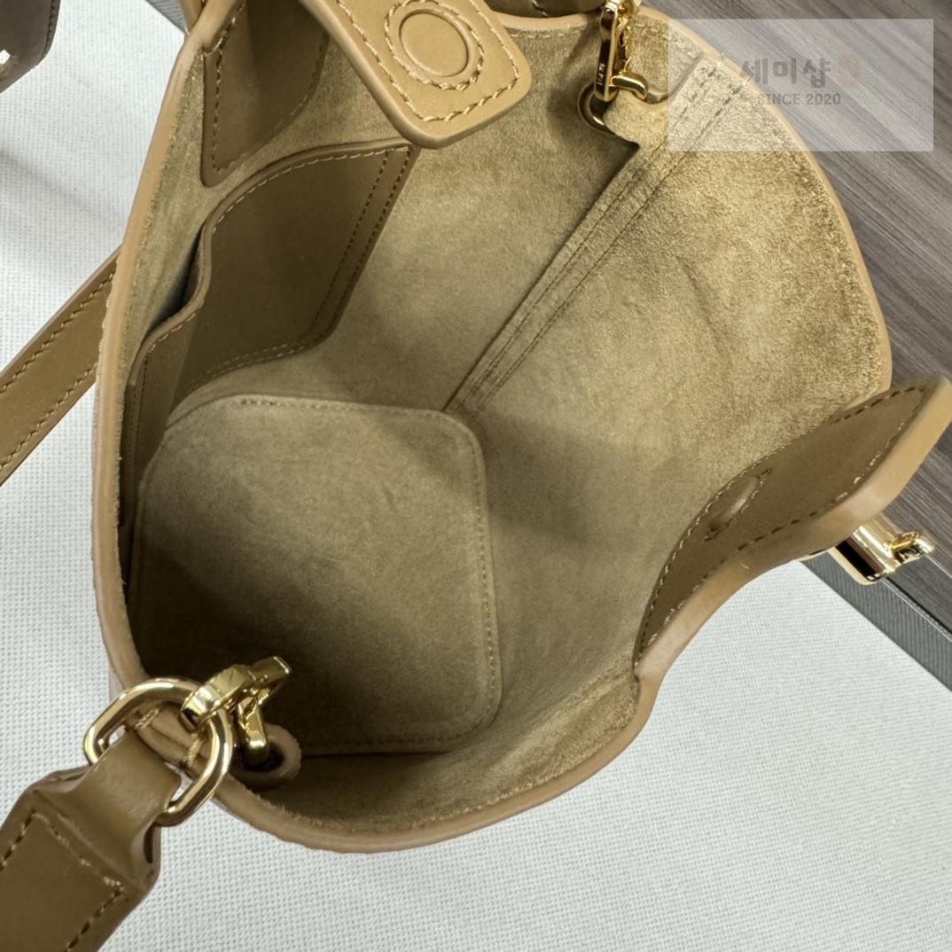 Loewe Loewe Pebble Bucket Mini Bag 31번 이미지