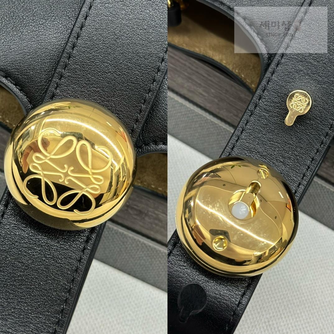 Loewe Loewe Pebble Bucket Mini Bag 37번 이미지
