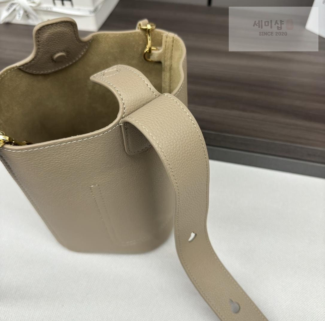 Loewe Loewe Pebble Bucket Mini Bag 44번 이미지
