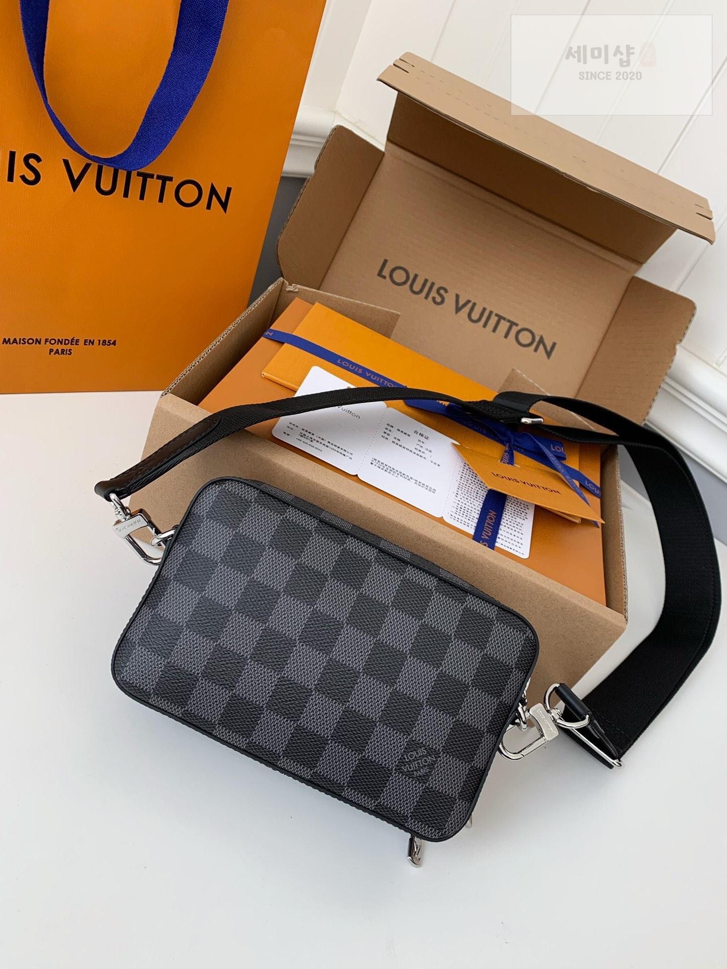 Louis Vuitton Louis Vuitton Alpha Wearable Wallet Bag 2번 이미지