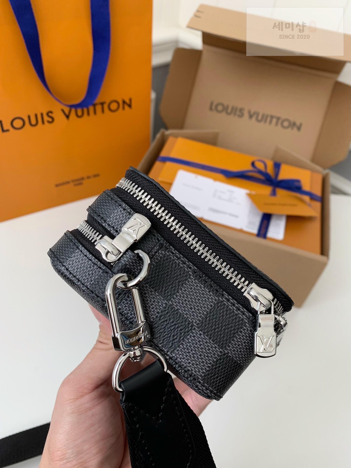 Louis Vuitton Louis Vuitton Alpha Wearable Wallet Bag 3번 이미지