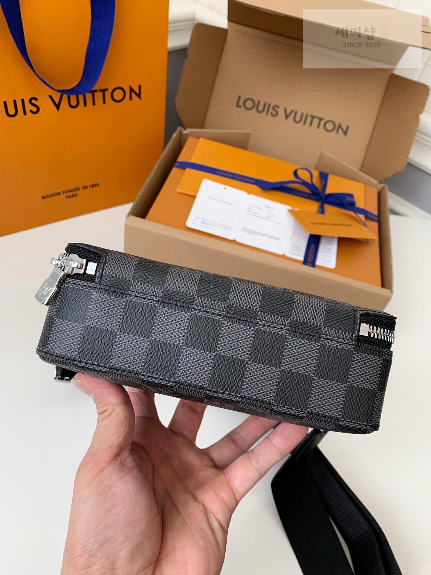 Louis Vuitton Louis Vuitton Alpha Wearable Wallet Bag 4번 이미지