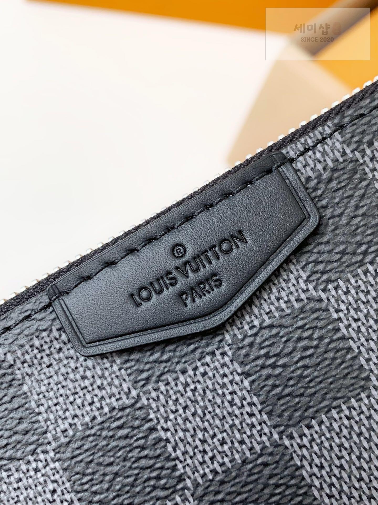 Louis Vuitton Louis Vuitton Alpha Wearable Wallet Bag 5번 이미지