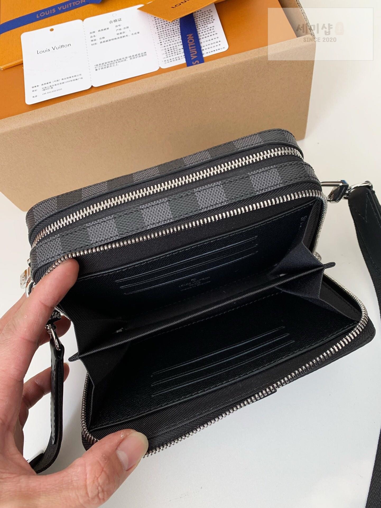 Louis Vuitton Louis Vuitton Alpha Wearable Wallet Bag 7번 이미지