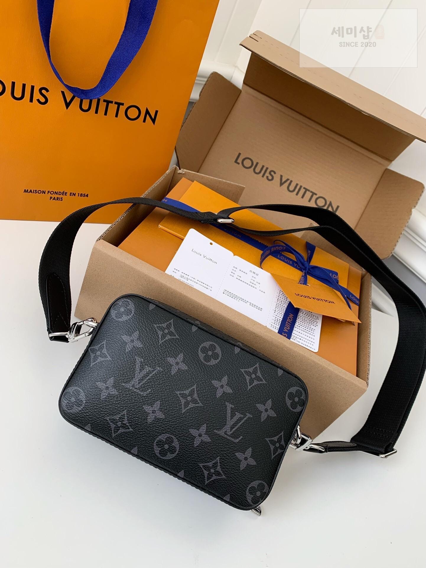 Louis Vuitton Louis Vuitton Alpha Wearable Wallet Bag 17번 이미지