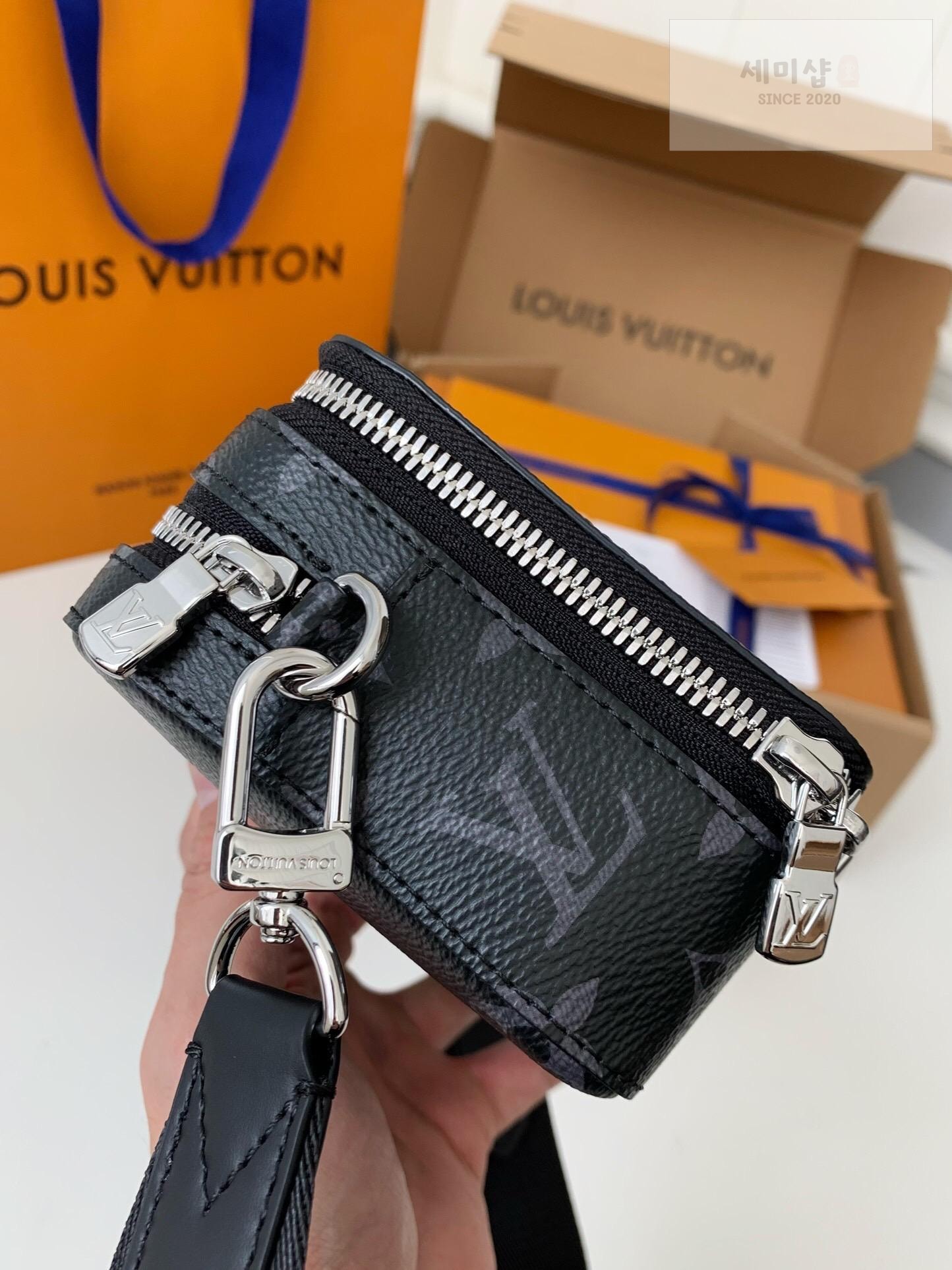 Louis Vuitton Louis Vuitton Alpha Wearable Wallet Bag 9번 이미지