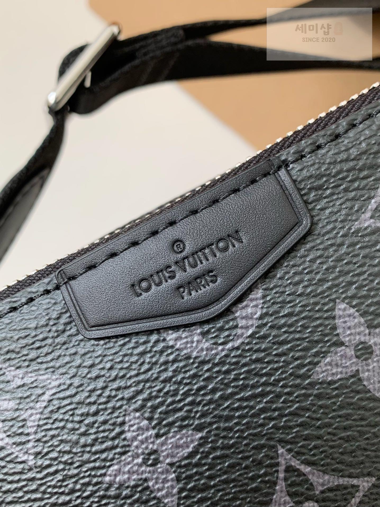 Louis Vuitton Louis Vuitton Alpha Wearable Wallet Bag 11번 이미지