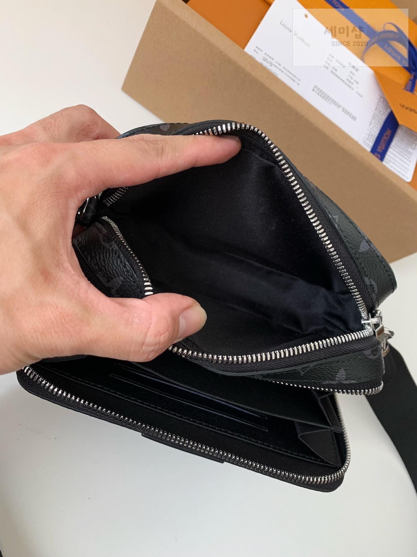 Louis Vuitton Louis Vuitton Alpha Wearable Wallet Bag 13번 이미지