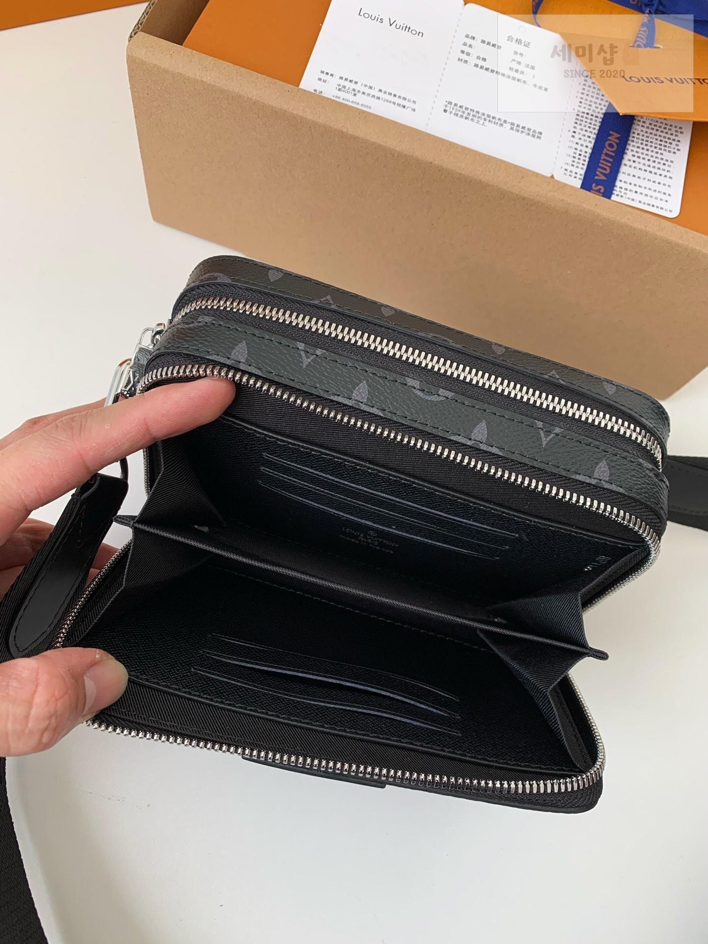 Louis Vuitton Louis Vuitton Alpha Wearable Wallet Bag 14번 이미지