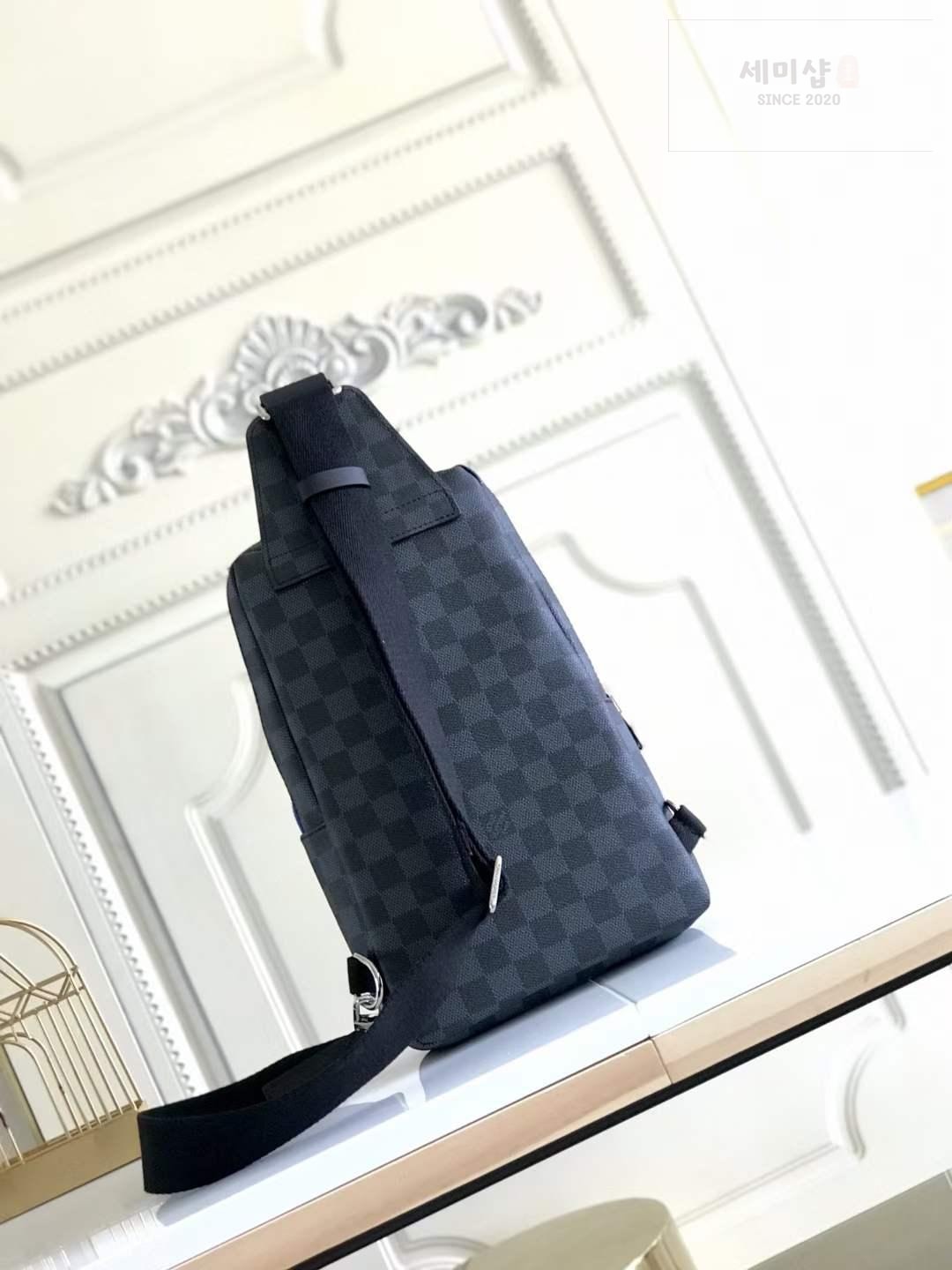 Louis Vuitton Louis Vuitton Avenue Sling Bag 2번 이미지