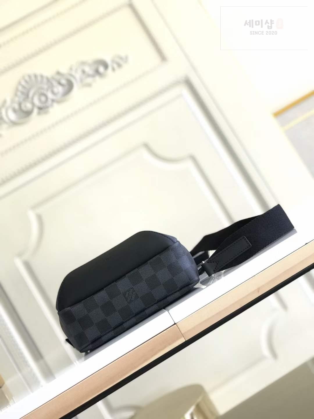 Louis Vuitton Louis Vuitton Avenue Sling Bag 4번 이미지