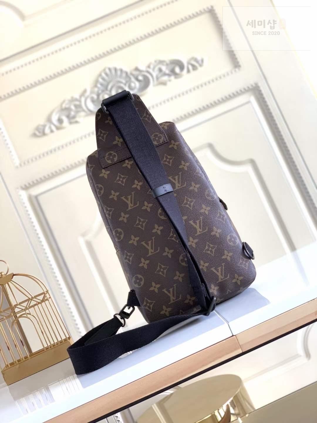 Louis Vuitton Louis Vuitton Avenue Sling Bag 18번 이미지