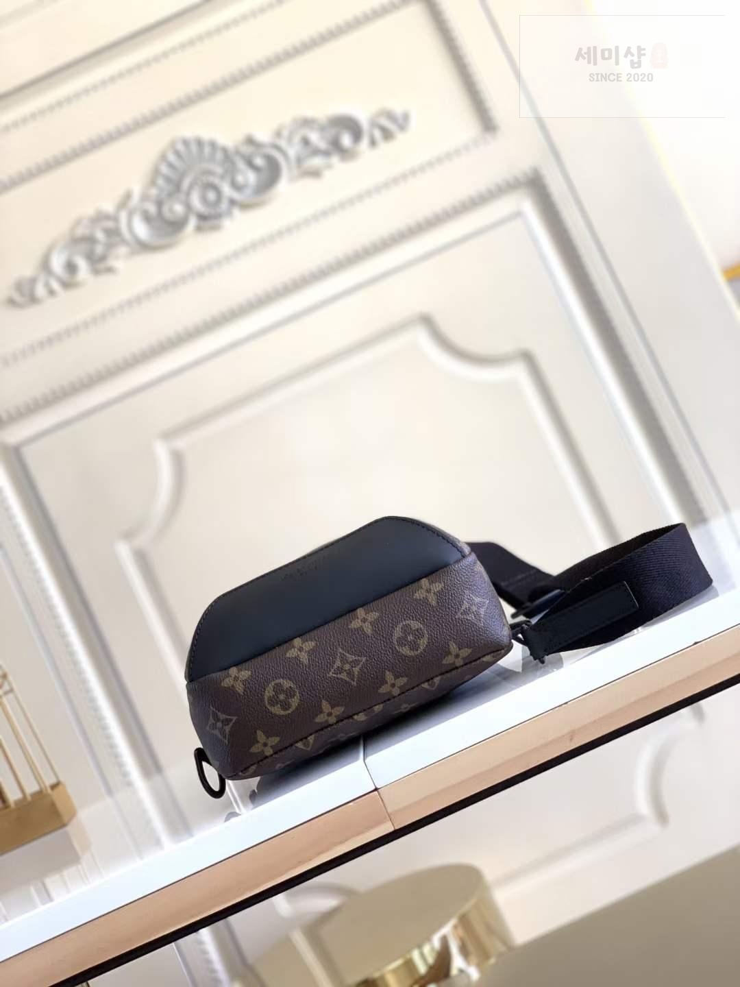 Louis Vuitton Louis Vuitton Avenue Sling Bag 19번 이미지