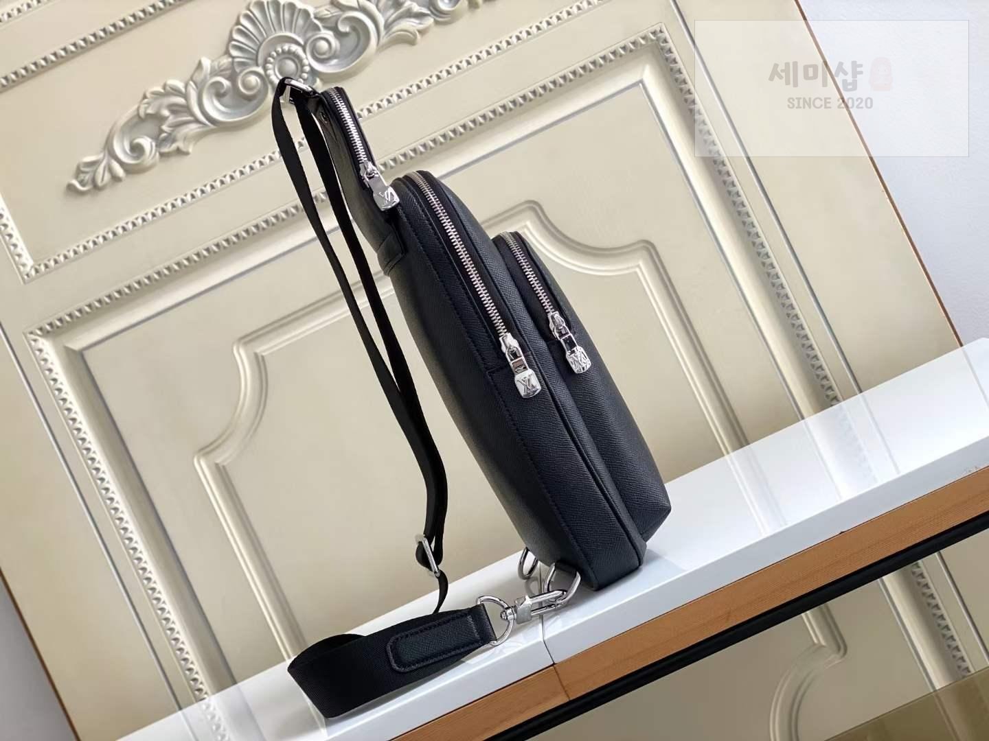 Louis Vuitton Louis Vuitton Avenue Sling Bag 26번 이미지