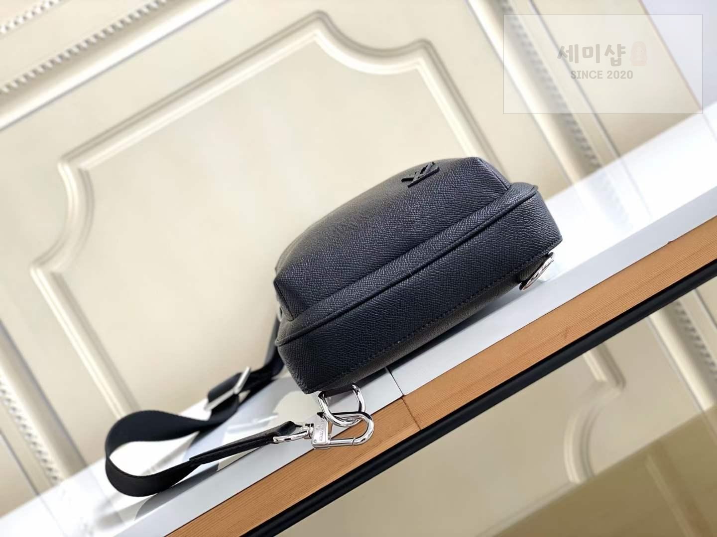 Louis Vuitton Louis Vuitton Avenue Sling Bag 40번 이미지