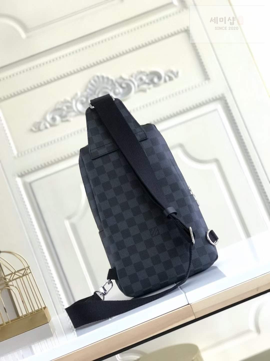 Louis Vuitton Louis Vuitton Avenue Sling Bag 32번 이미지