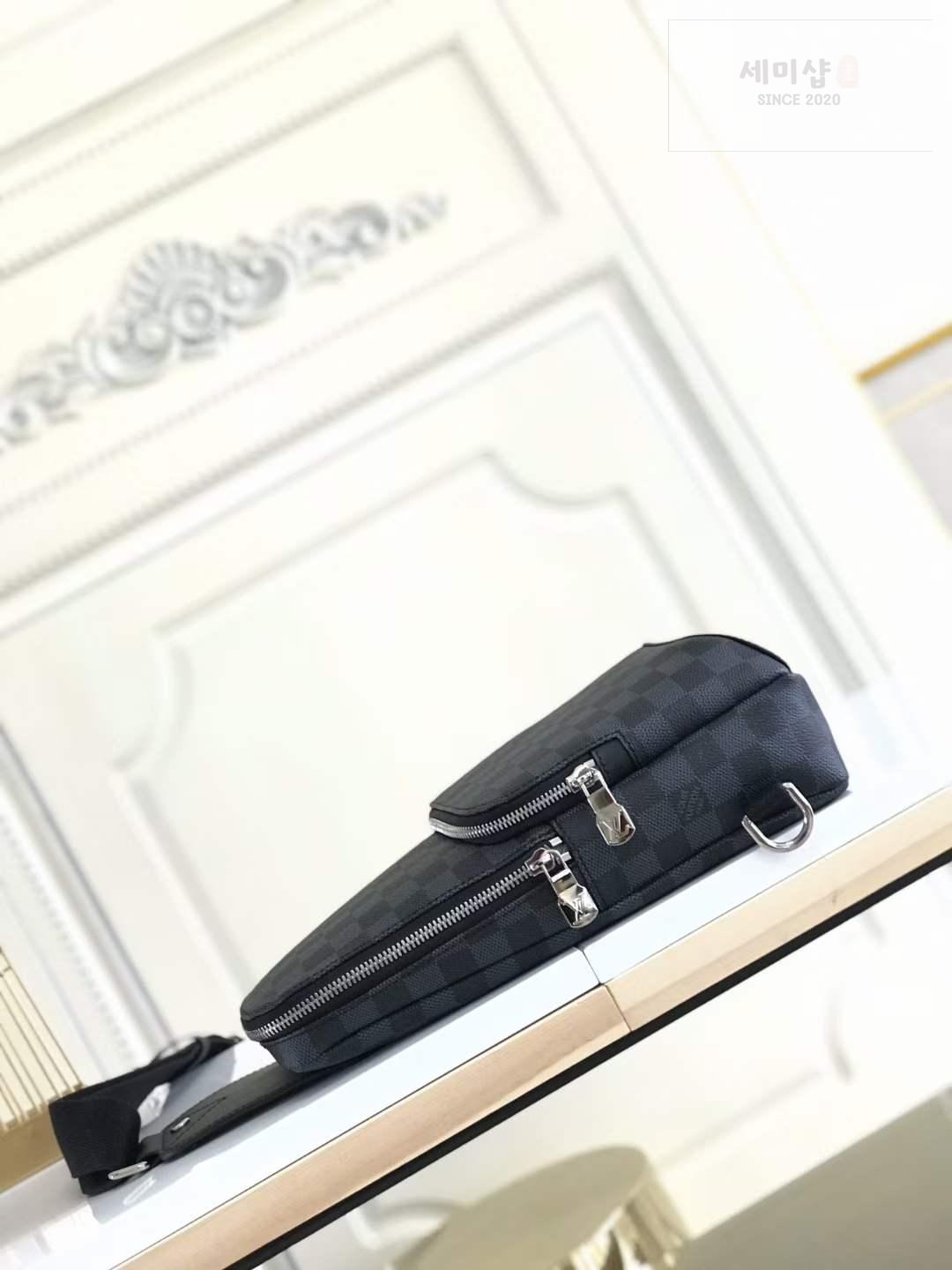 Louis Vuitton Louis Vuitton Avenue Sling Bag 33번 이미지