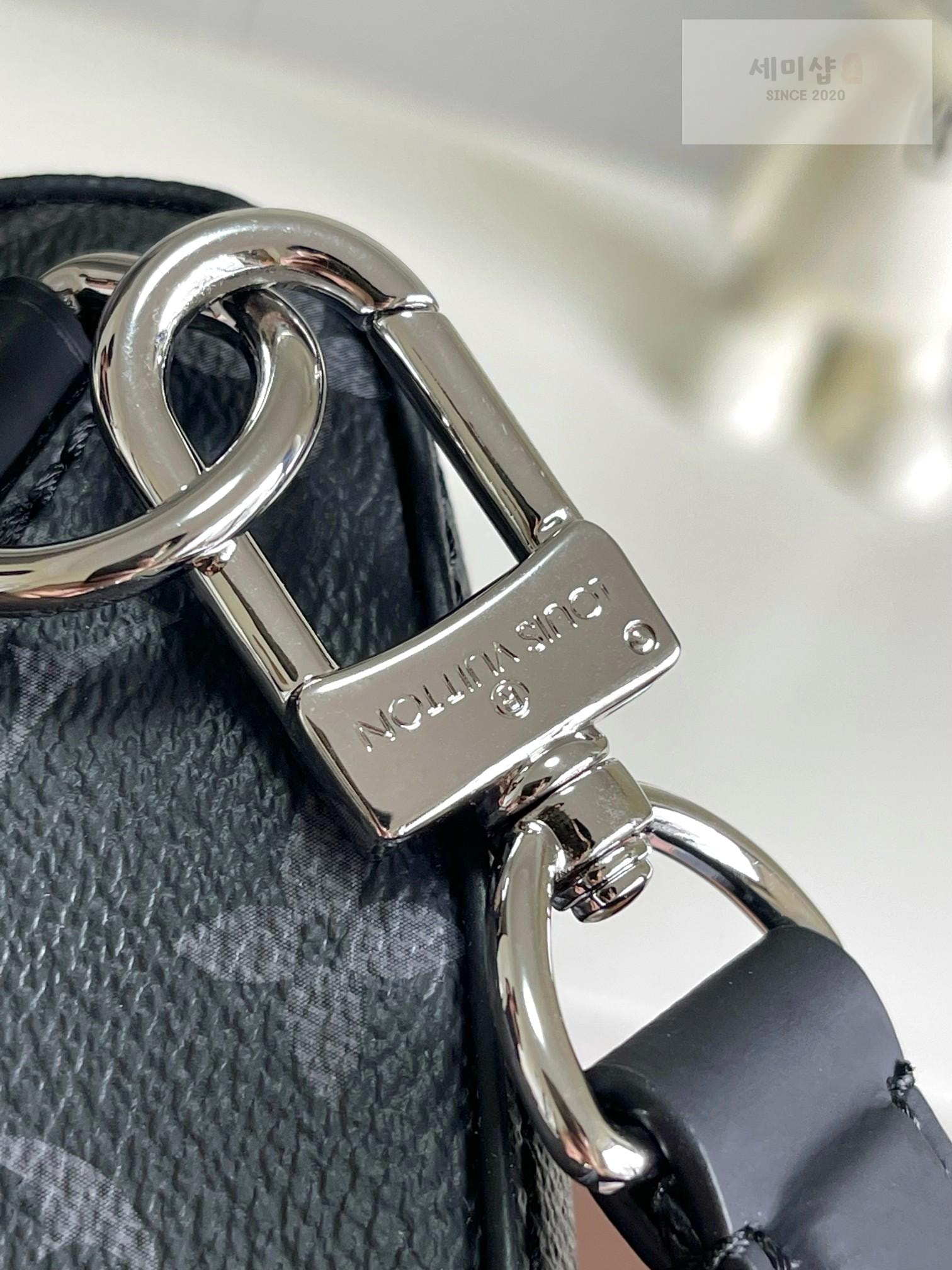 Louis Vuitton Louis Vuitton Avenue Sling PM Monogram Eclipse Bag 2번 이미지