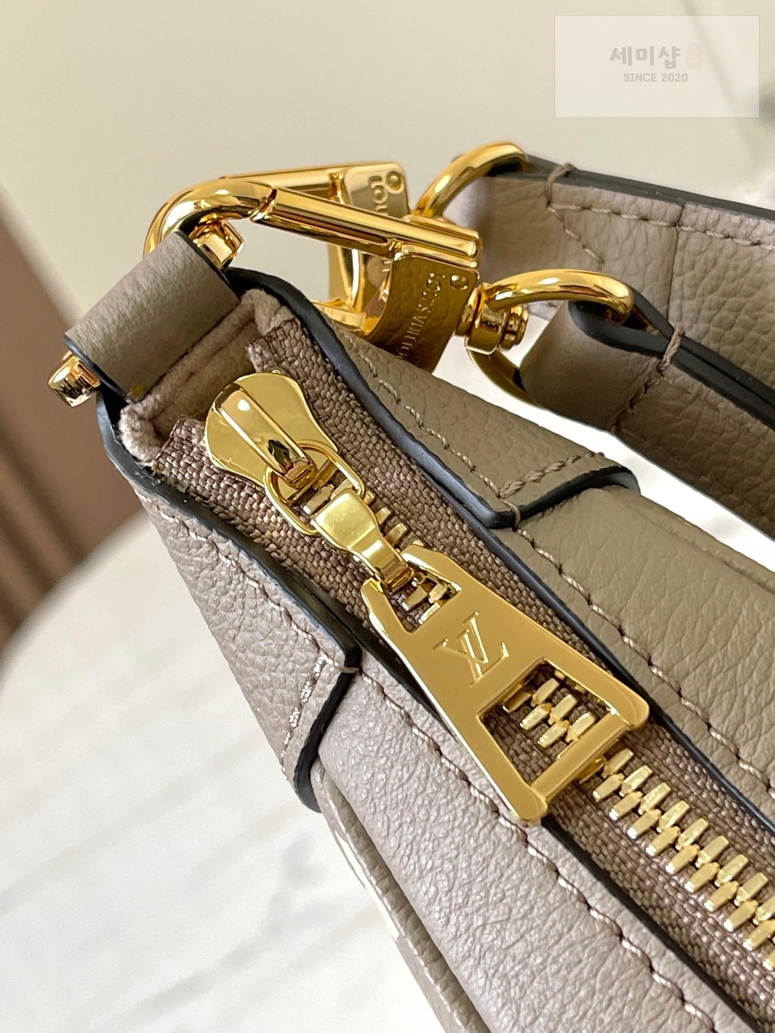 Louis Vuitton Louis Vuitton Bagatelle Bag 30번 이미지