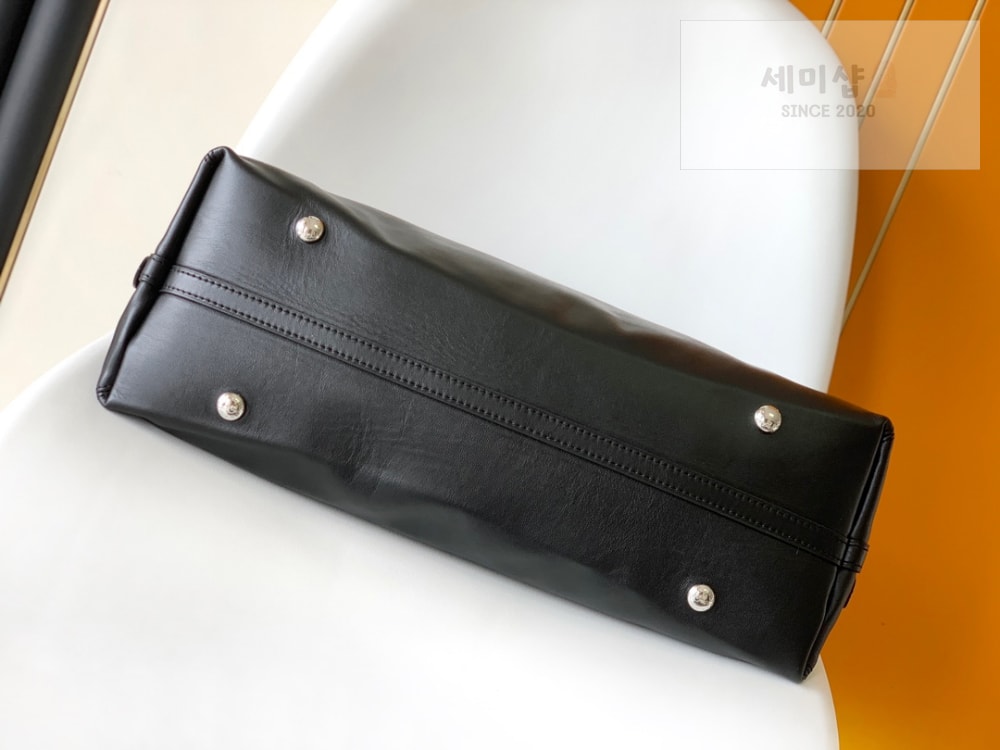 Louis Vuitton Louis Vuitton Carry All Cargo MM Bag 7번 이미지