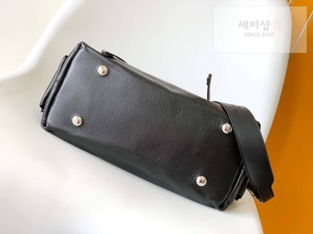 Louis Vuitton Louis Vuitton Carry All Cargo PM Bag 3번 이미지