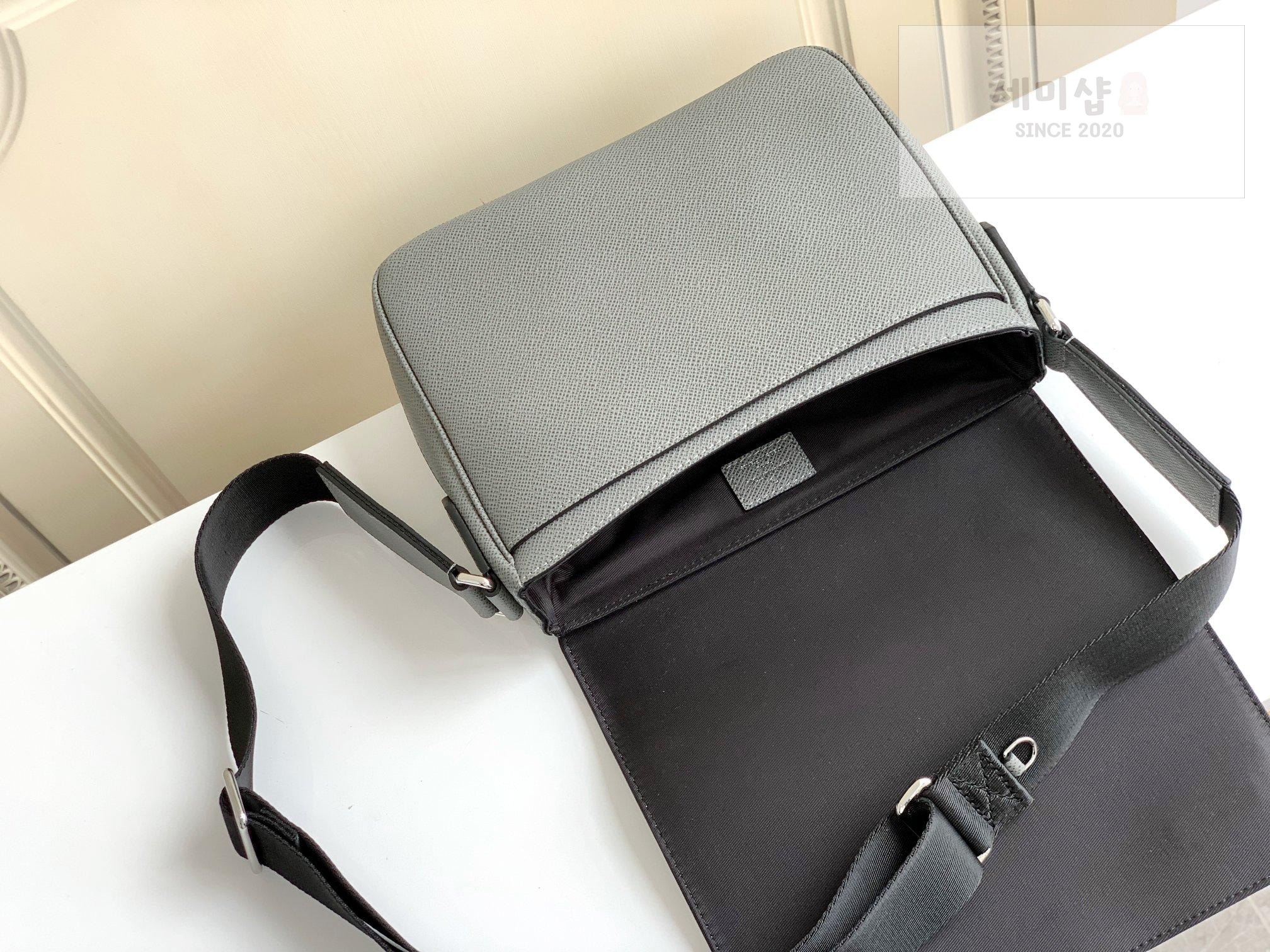 Louis Vuitton Louis Vuitton District PM Taiga Bag 14번 이미지