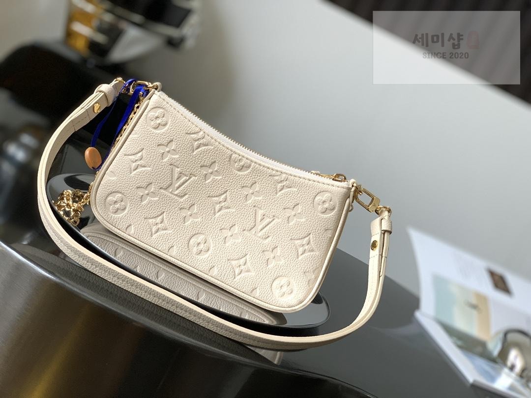 Louis Vuitton Louis Vuitton Easy Pouch on Strap Bag 1번 이미지