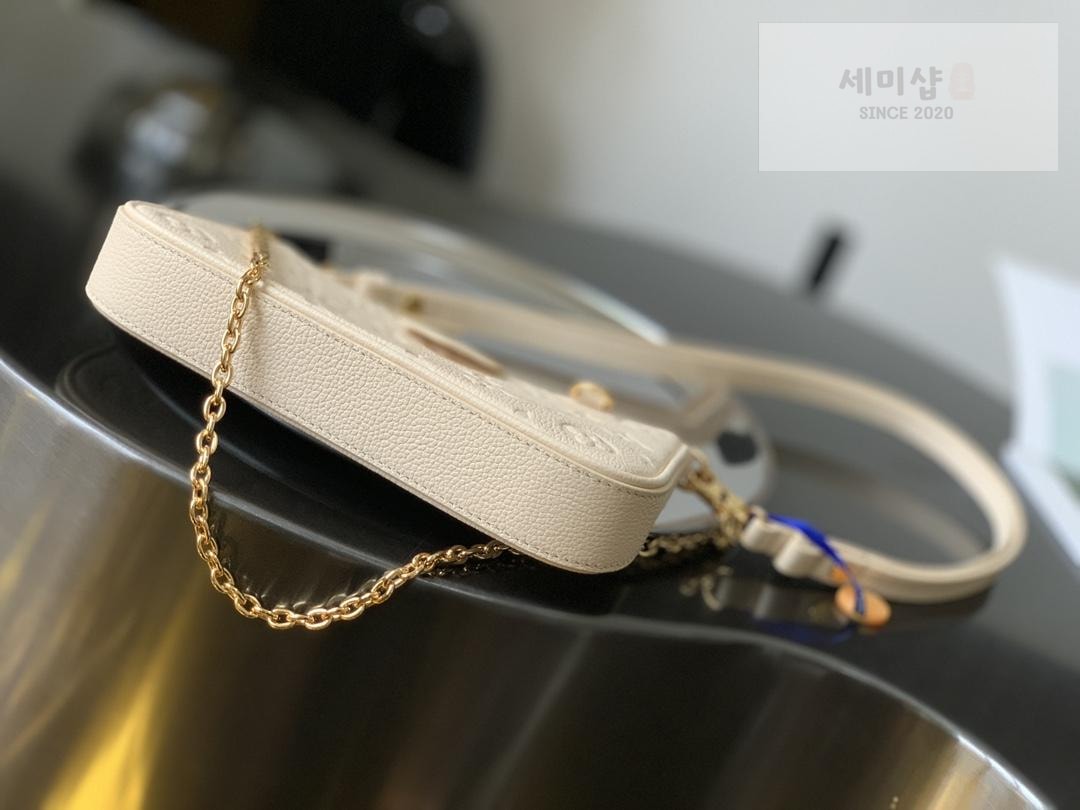Louis Vuitton Louis Vuitton Easy Pouch on Strap Bag 3번 이미지