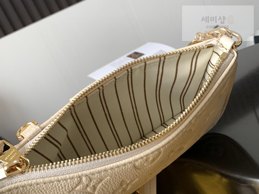 Louis Vuitton Louis Vuitton Easy Pouch on Strap Bag 16번 이미지