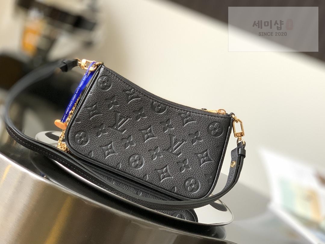 Louis Vuitton Louis Vuitton Easy Pouch on Strap Bag 15번 이미지