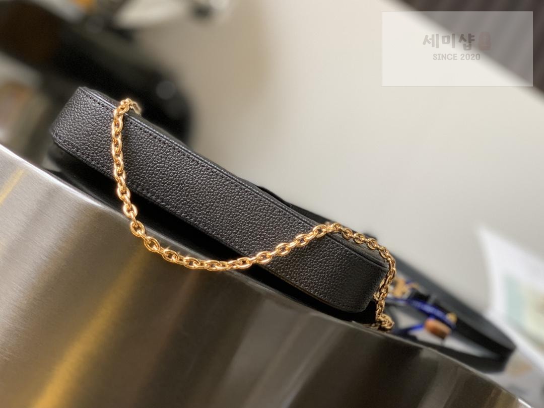 Louis Vuitton Louis Vuitton Easy Pouch on Strap Bag 8번 이미지