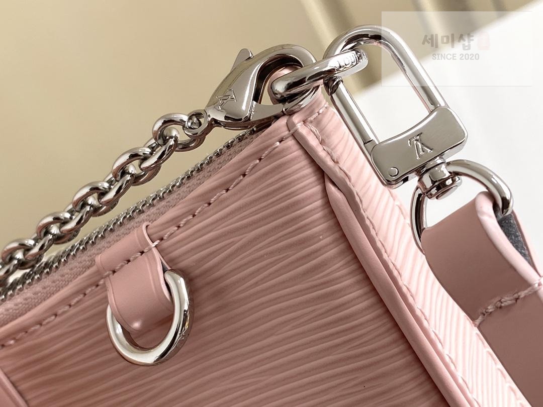 Louis Vuitton Louis Vuitton Easy Pouch on Strap Epi Bag 4번 이미지
