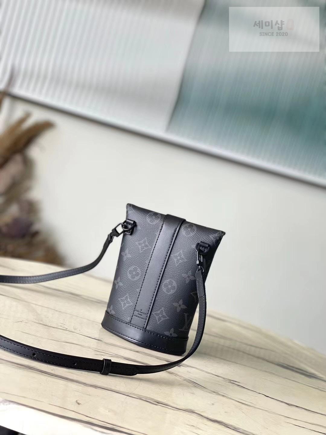 Louis Vuitton Louis Vuitton Envelope Pouch Monogram Eclipse Bag 8번 이미지