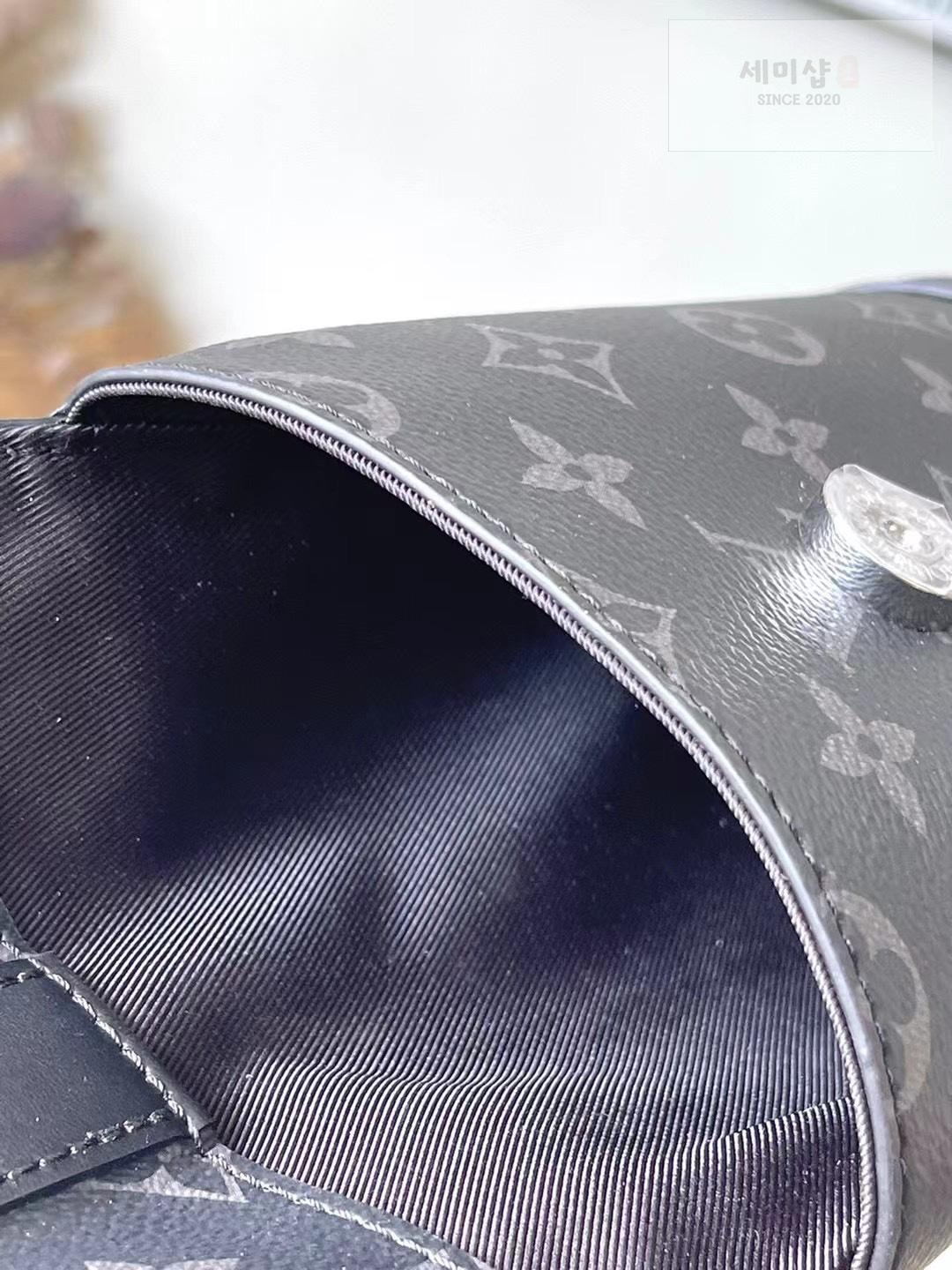 Louis Vuitton Louis Vuitton Envelope Pouch Monogram Eclipse Bag 4번 이미지
