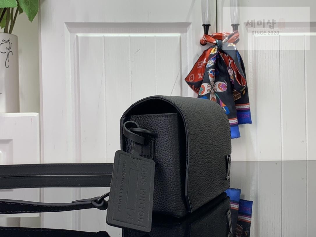 Louis Vuitton Louis Vuitton Fastline Wearable Wallet Bag 12번 이미지